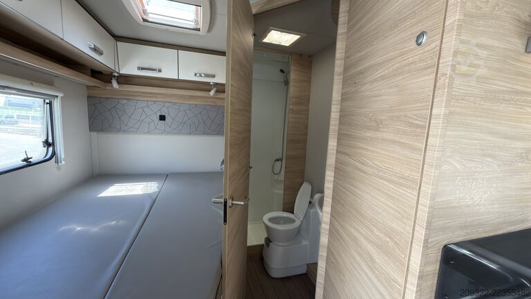 Halvintegrerad husbil Fiat Ducato Weinsberg Carasuite 2020 | Completamente accessoriato |5 postiletto