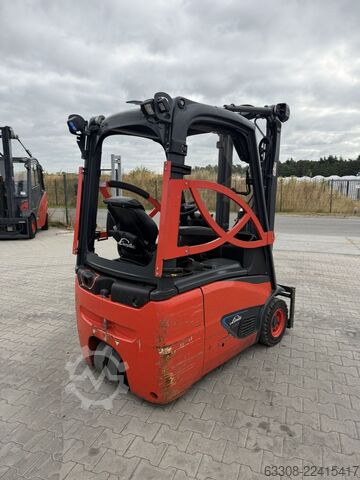 Empilhador eléctrico de 3 rodas Linde E14-02