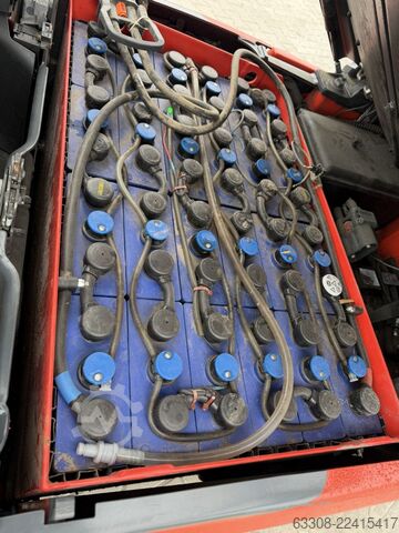 Empilhador eléctrico de 3 rodas Linde E14-02