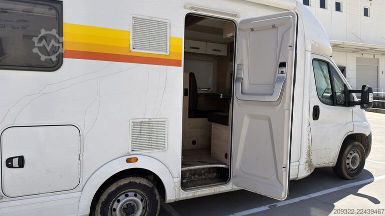 Poluintegrirani kamper 2024 Fiat Ducato Weinsberg Carasuite | Accessoriato | 5 Posti Letto