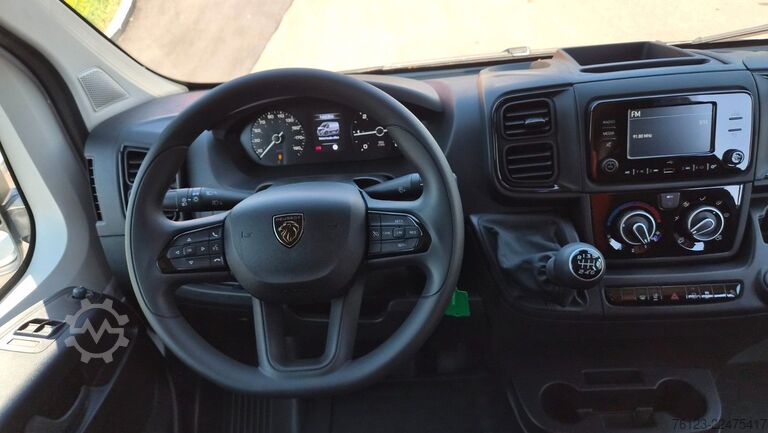 Aukštas mikroautobusas PEUGEOT Boxer  Hochraum 9 Sitzer L3H2 verglast BlueHDi