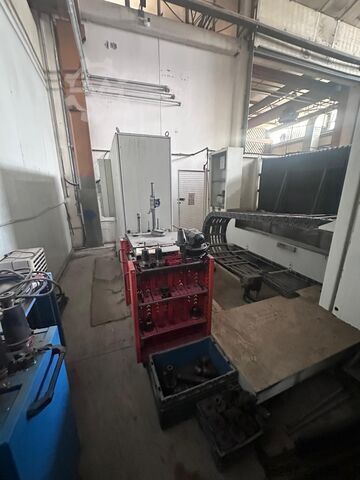 Qendër CNC për tornim dhe frezim Stama MC 550