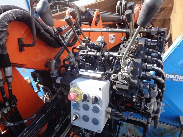 ロールオフコンテナトラック  Beringer Schrottmulde Penz 15LR 10.10 Kran