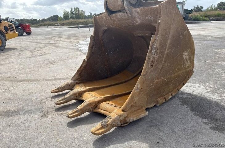 Beltegående gravemaskin Volvo EC 750 EL (On Transport)