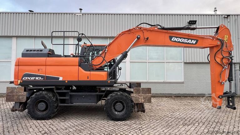 Ekskavator roda Doosan DX 210 W-5     2020