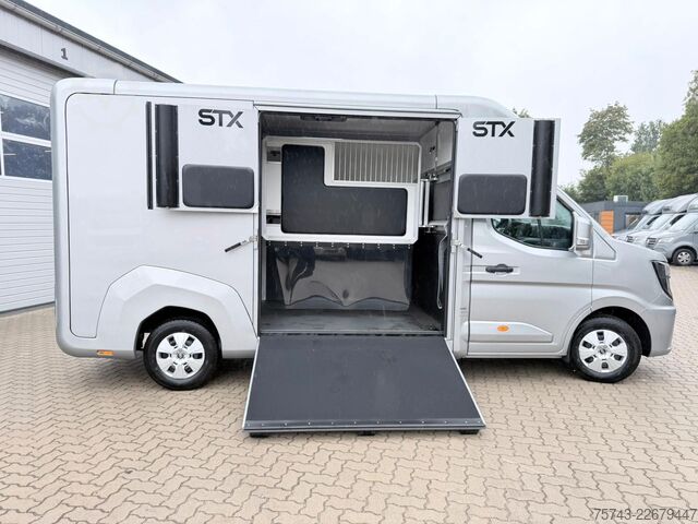 Transporteur de bétail RENAULT Master STX  Haras AUTOM. NEW MODEL