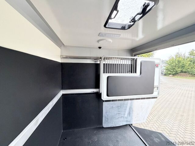 Transporteur de bétail RENAULT Master STX 5 Sitzer Haras ex. Lang Automatik