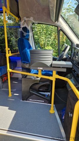 Mestský autobus MERCEDES-BENZ Heckniederflur Sprinter 517 / 4 er Bestuhlung