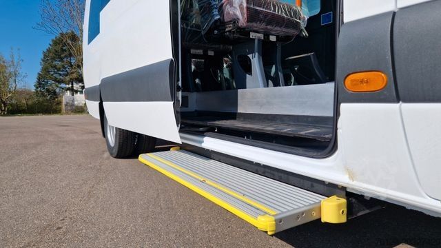 Minibuss MERCEDES-BENZ Sprinter Lord Light 22 Sitzer 3 x Lagerfahrzeug