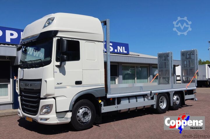 Autószállító furgon DAF XF 450 106 XF 450 6x2 Oprijwagen/Machine transport
