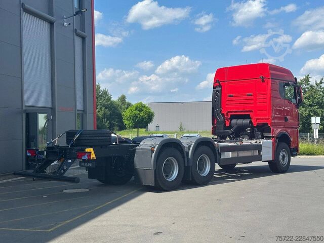 Chassis com cabina MAN TGX 33.520 6x4 BB Fahrgestell 4500mm SOFORT