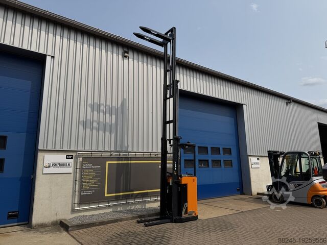 Apilador eléctrico triplex con conductor sentado VS-22201 de 5500 mm BJ2020 ACTIL SV13