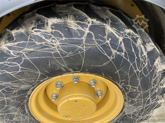 Loader CAT 906M (7164)