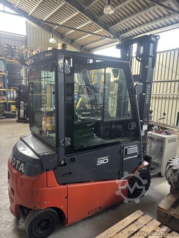 Elétrico – 4 rodas Toyota 8FBMT30