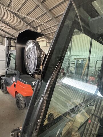 Elétrico – 4 rodas Toyota 8FBMT30