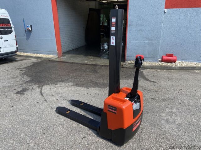 Pedestrian Stacker BT HWE 100