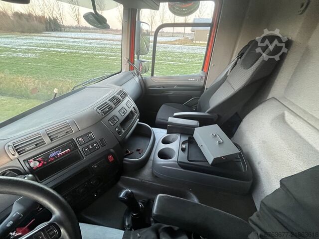 Camión - camión carrozado - DAF CF 230FA - EURO6 - 2017 - puerta lateral/plataforma elevadora - ¡muy DAF CF 370 FA