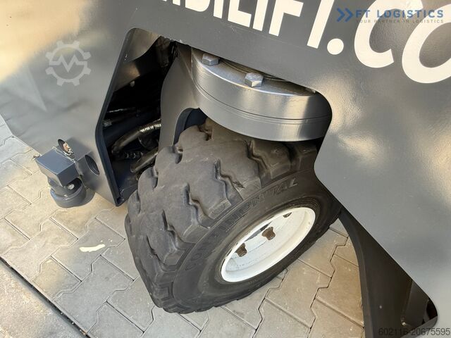 Forklift empat arah Combilift C5000E / TRIPLEX 8300MM WIDE POSITIONER