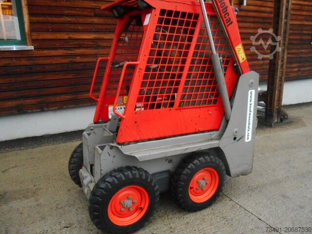 Cargadora de dirección deslizante Bobcat S70 ( 1.228kg ) REIFEN NEU