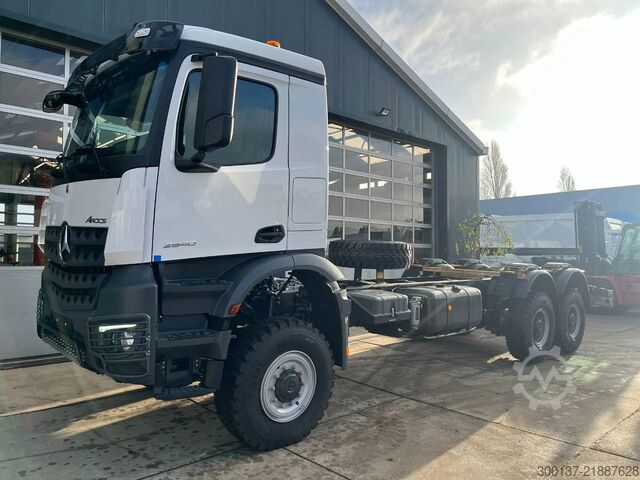 แชสซีพร้อมห้องโดยสารคนขับ Mercedes-Benz Arocs 3340 A 6x6 Chassis Cabin