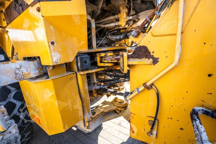 Cargador de ruedas CATERPILLAR CAT 924G // GODET 3m3