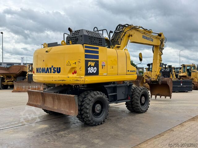 Riteņu ekskavators Komatsu PW180-11