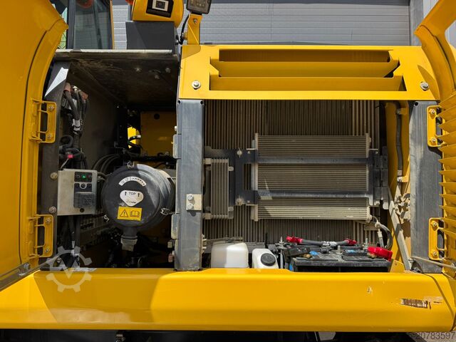 Riteņu ekskavators Komatsu PW180-11