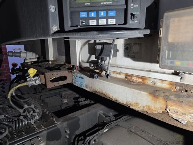 Frigorifik yarı römork SCHMITZ CARGOBULL City Tiefkühler, 2. Achs drehbar, 3 to Ladebordw