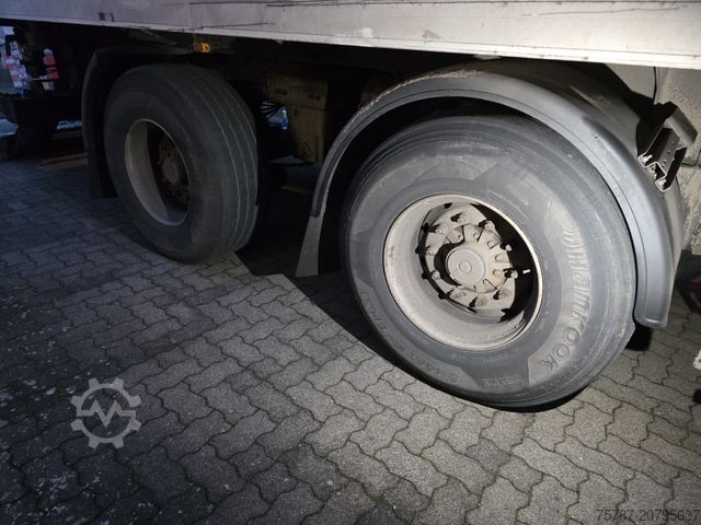 Frigorifik yarı römork SCHMITZ CARGOBULL City Tiefkühler, 2. Achs drehbar, 3 to Ladebordw