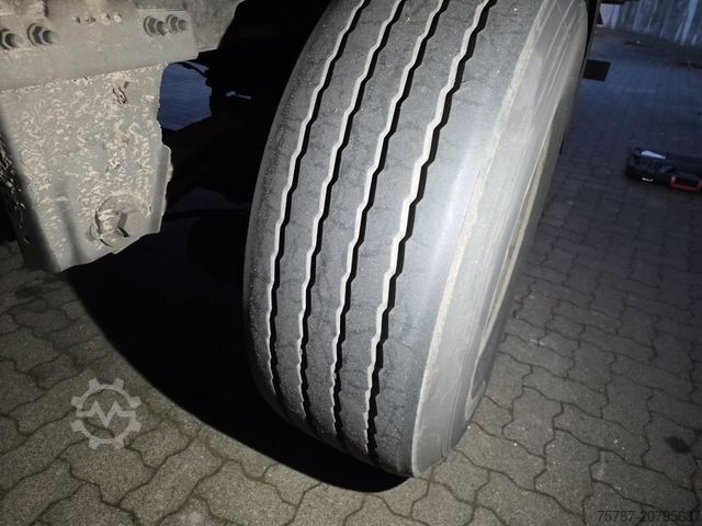 Chladírenský návěs SCHMITZ CARGOBULL City Tiefkühler, 2. Achs drehbar, 3 to Ladebordw