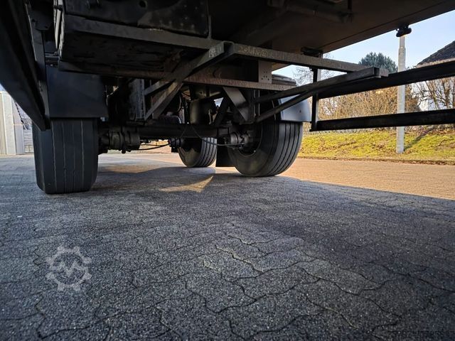 Frigorifik yarı römork SCHMITZ CARGOBULL City Tiefkühler, 2. Achs drehbar, 3 to Ladebordw