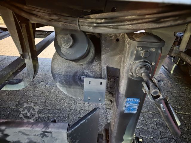 Chladírenský návěs SCHMITZ CARGOBULL City Tiefkühler, 2. Achs drehbar, 3 to Ladebordw