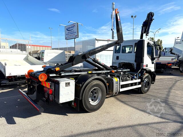 Tovornjak s kavljem za kontejnerje Iveco Eurocargo 180-320K