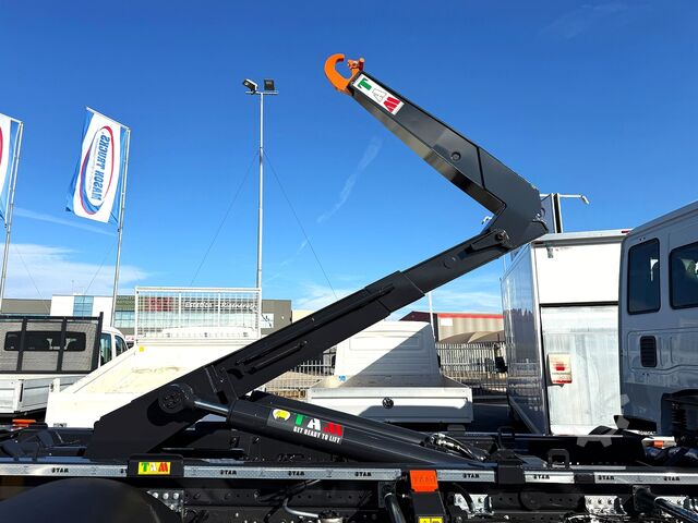 Tovornjak s kavljem za kontejnerje Iveco Eurocargo 180-320K