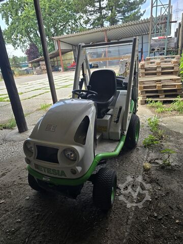 Kosiarka samojezdna z koszem wysokiego wysypu Etesia BPHP