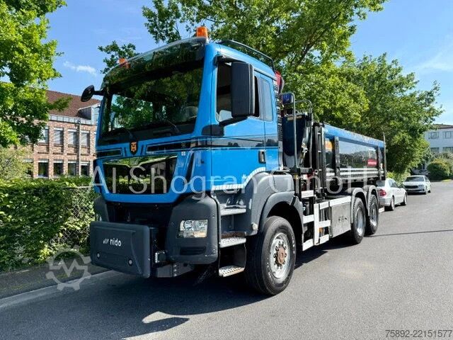 Nosturilla varustettu kippivaunu MAN TGS 26.400 /6x6/Kipper Mit HMF 1643 Z2 /Euro6/2...