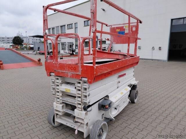 Ascensore a forbice JLG 2646ES