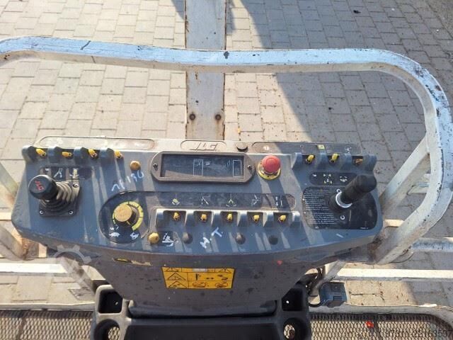 Zglobna teleskopska radna platforma JLG 1250AJP