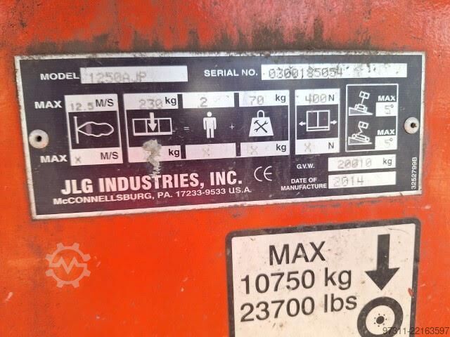 Zglobna teleskopska radna platforma JLG 1250AJP