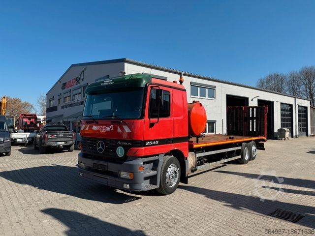 Евакуатор MERCEDES-BENZ 2540 Actros Baumaschinetransporter hydr. Rampe