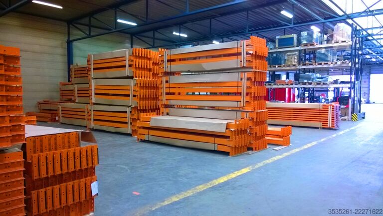 Palettenregal 6 x 13,7 m, 5 m hoch, 30 Rahmen 144 Traversen 3300 Feldbreite, 3,25 t/Eb