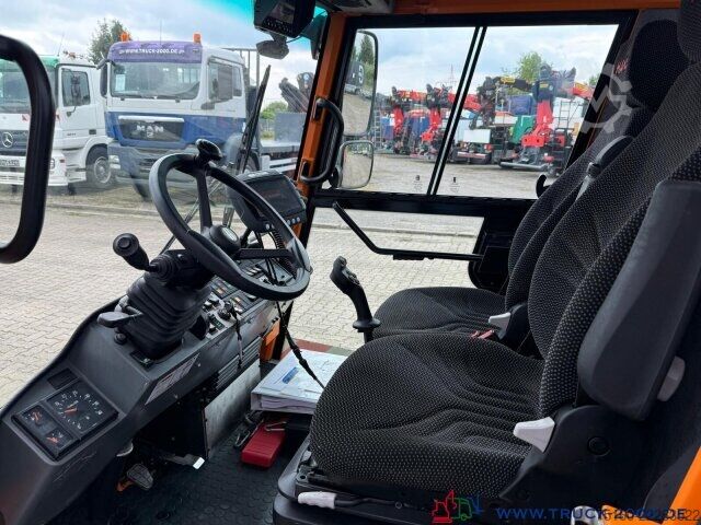Hátíð loftrými sendibíll Hansa Hansa AZP 1003L Winterdienst-Streuer + Schild