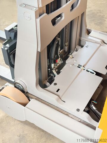 Reach truck Jungheinrich ETV 214 - Service Neu - Batteire 82% - Garantie