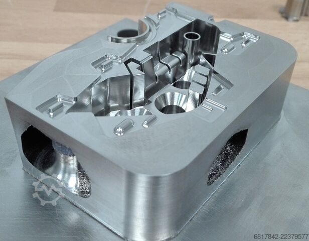 Hybrid additive machining center Matsuura LUMEX Avance-25