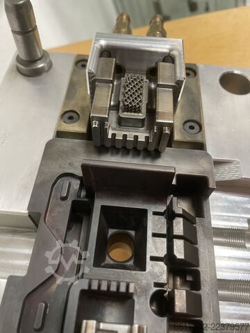 Centre d’usinage hybride additif Matsuura LUMEX Avance-25