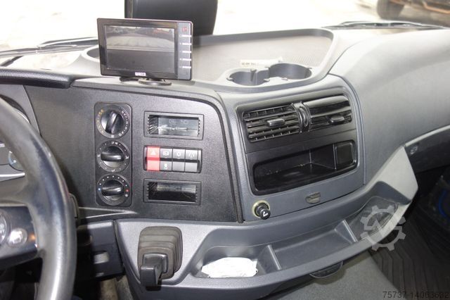 Шторный фургон MERCEDES-BENZ 821 L