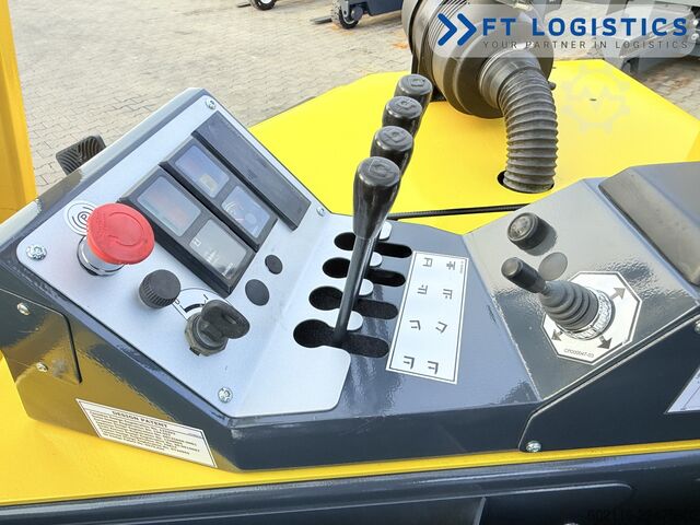 四向叉车 Combilift CB3000 GAS TRIPLEX 4900 FREE-LIFT