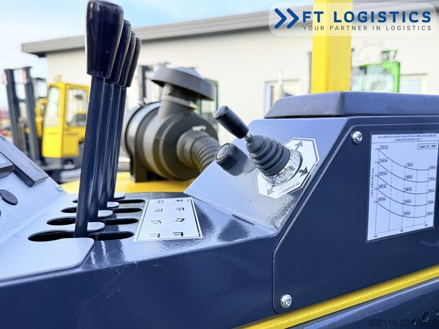 四向叉车 Combilift CB3000 GAS TRIPLEX 4900 FREE-LIFT