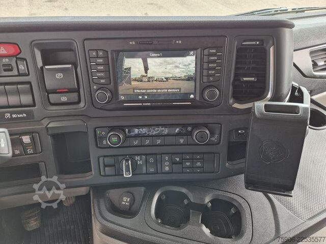 Camião de plataforma Scania P