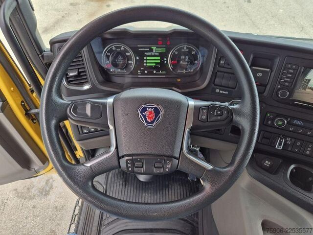 Camião de plataforma Scania P
